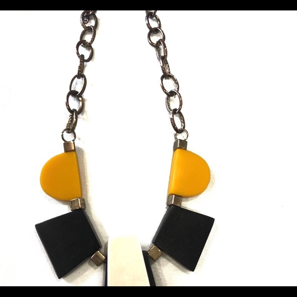 H&M STATEMENT FASHION NECKLACE BLACK WHITE YELLOW